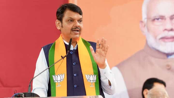 T20 वर्ल्डकपची मॅच भारतानं जिंकली, विधानसभेची मॅच कोण जिंकणार? फडणवीसांचा थेट चौकार T20 वर्ल्डकपची मॅच भारतानं जिंकली, विधानसभेची मॅच कोण जिंकणार? फडणवीसांचा थेट चौकार
