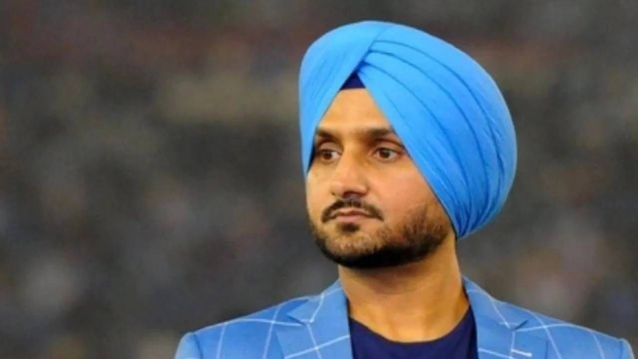 Harbhajan Singh : पाकिस्तानी क्रिकेटपटूने हरभजनला शिवी घातली, जाहीरपणे वापरले अपशब्द, वादाचं कारण काय?