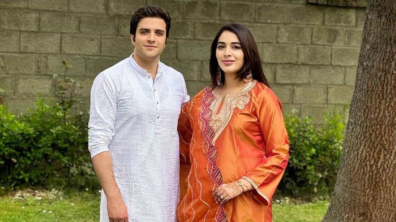 आयएएस अधिकारी अतहर खान... अतहर सोशल मीडियावर प्रचंड अॅक्टिव्ह असतात. ते वेगवेगळ्या पोस्ट करताना दिसतात. आताही त्यांचे काही खास फोटो सोशल मीडियावर चर्चेत आहेत.