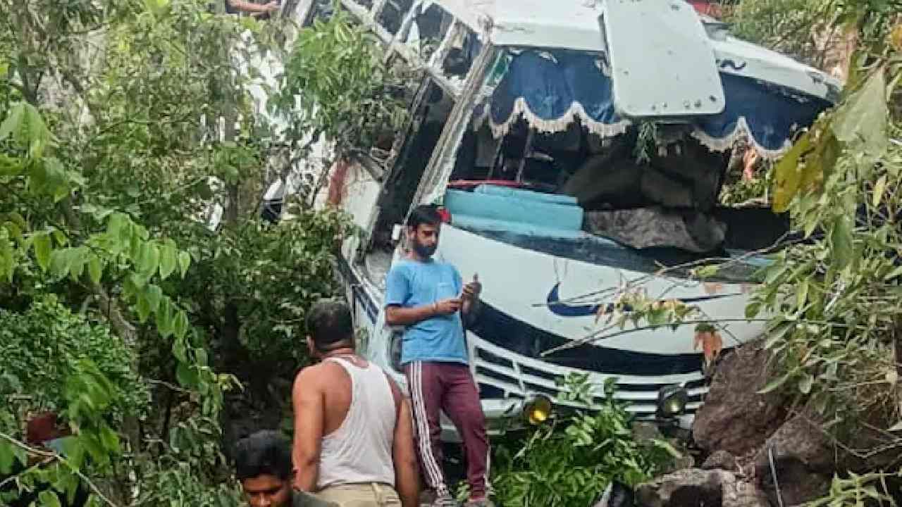 Bus Terror Attack : जम्मूत यात्रेकरुंच्या बसवरील दहशतवादी हल्ल्यामागे पाकिस्तानच, 10 जणांचा मृत्यू