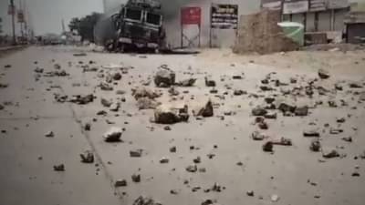 मातोरी दगडफेक प्रकरण; घटनास्थळी नसलेल्या तरुणावर बीड पोलिसांनी दाखल केला गुन्हा, आता पीडित तरुणाने केली ही मागणी