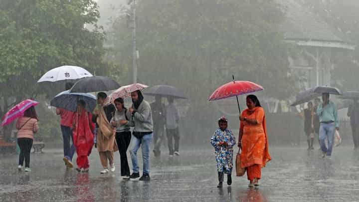 Maharashtra Rain Alert : राज्यात पुन्हा पावसाची बॅटिंग, आज कुठे कसा पडणार पाऊस? हवामान खात्याचा बघा अंदाज Maharashtra Rain Alert : राज्यात पुन्हा पावसाची बॅटिंग, आज कुठे कसा पडणार पाऊस? हवामान खात्याचा बघा अंदाज