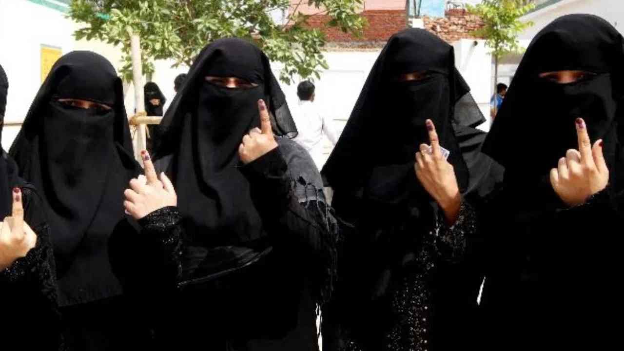 Loksabha Election Exit Poll 2024 : मुस्लिम मतदारांची साथ कोणाला? एक्झिट पोलचा चक्रावून टाकणारा आकडा Loksabha Election Exit Poll 2024 : मुस्लिम मतदारांची साथ कोणाला? एक्झिट पोलचा चक्रावून टाकणारा आकडा