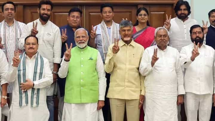 Modi 3.0 Govt : नव्या सरकारमध्ये भाजपला गमवावी लागणार 'ही' मोठी गोष्टी, NDA मध्ये कसा असणार मंत्रिपदाचा फॉर्म्युला? Modi 3.0 Govt : नव्या सरकारमध्ये भाजपला गमवावी लागणार 'ही' मोठी गोष्टी, NDA मध्ये कसा असणार मंत्रिपदाचा फॉर्म्युला?