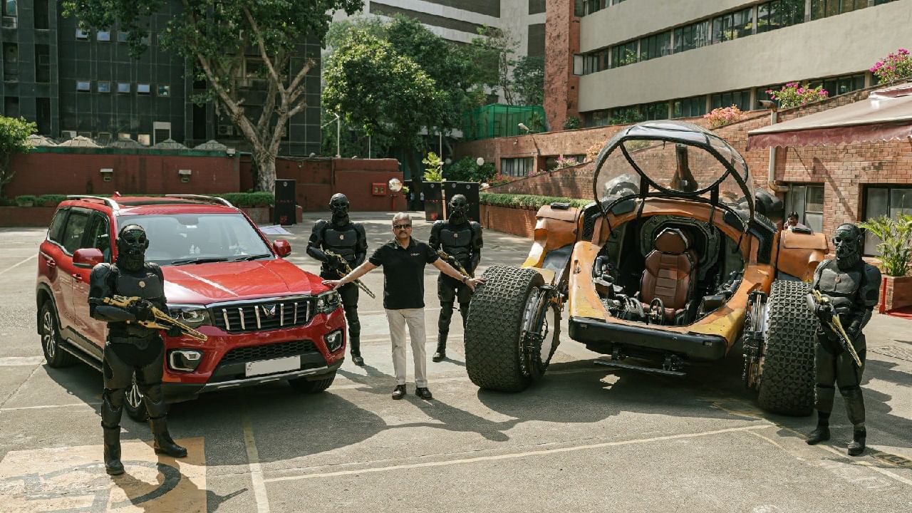 Anand Mahindra यांनी चालविली तब्बल 600 किलोची Bujji car, अभिनेता प्रभासने कल्की चित्रपटात....