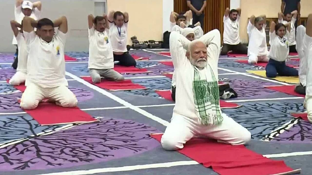 International Yoga day : नव्या योग इकोनॉमी बद्दल पंतप्रधान मोदी काय म्हणाले? International Yoga day : नव्या योग इकोनॉमी बद्दल पंतप्रधान मोदी काय म्हणाले?
