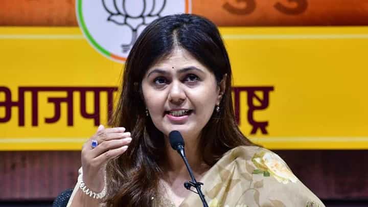 पंकजा मुंडे यांना राज्यसभेवर पाठवा; देवेंद्र फडणवीस यांची कोणाकडे विनंती? पंकजा मुंडे यांना राज्यसभेवर पाठवा; देवेंद्र फडणवीस यांची कोणाकडे विनंती?