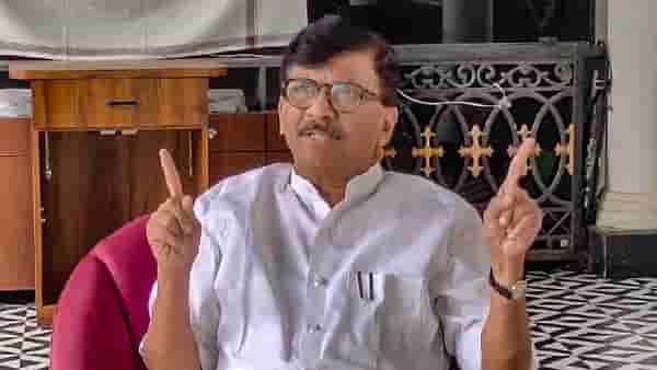 शिवसेना फोडणं हे मुघलानंतरचं महाराष्ट्रावरील सर्वात मोठं आक्रमण - संजय राऊत