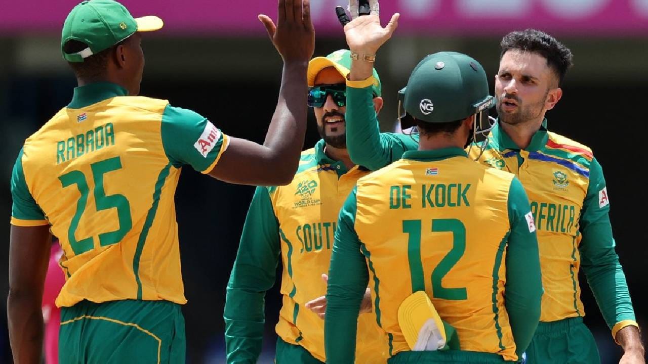 दक्षिण अफ्रिकेवर सुपर 8 फेरीतील सलग दोन सामने जिंकूनही बाद होण्याची भीती, जाणून घ्या गणित दक्षिण अफ्रिकेवर सुपर 8 फेरीतील सलग दोन सामने जिंकूनही बाद होण्याची भीती, जाणून घ्या गणित