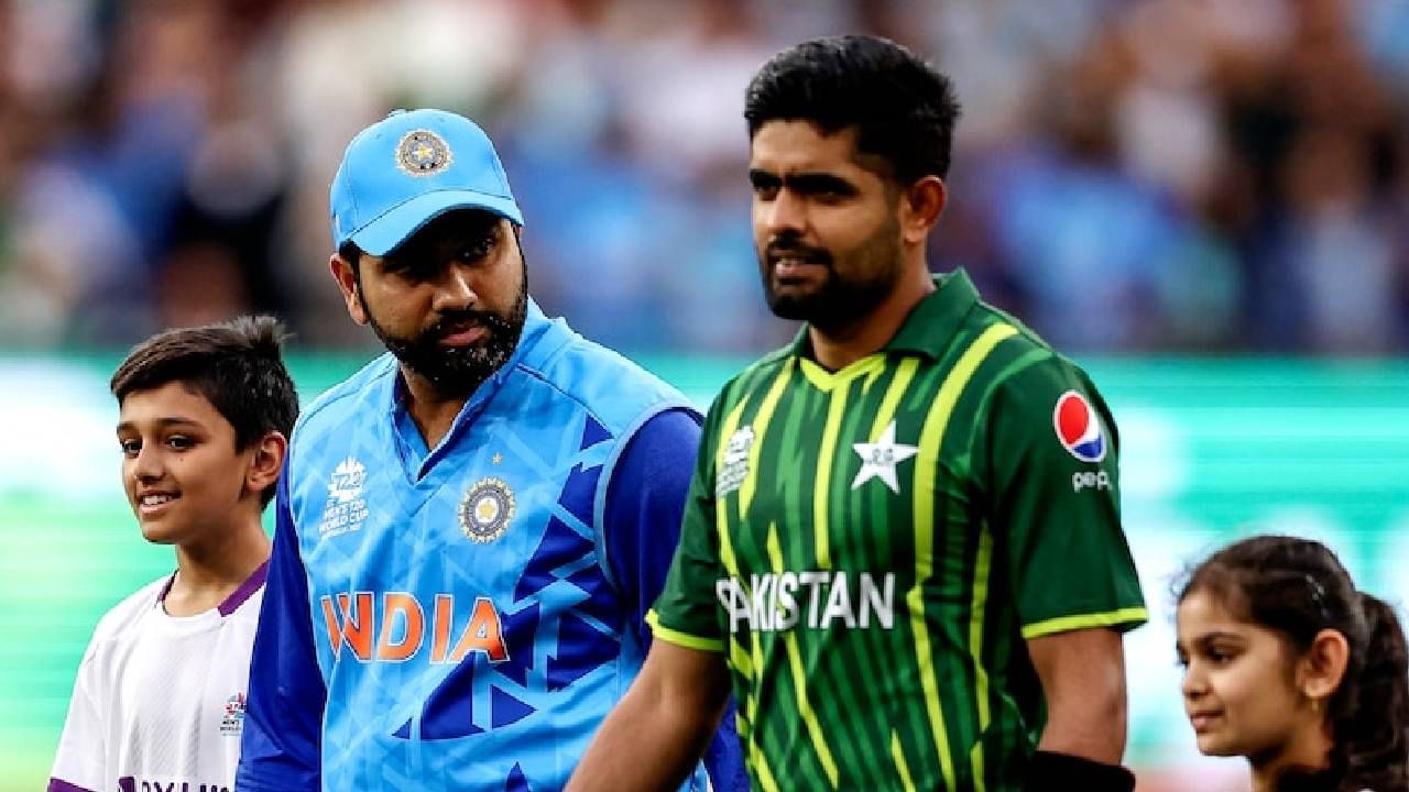 भारत-पाक सामन्याची क्रिकेट चाहते आतुरतेने वाट पाहत आहेत. पाकिस्तानसाठी एक धक्का देणारी बाब म्हणजे भारतीय संघात पाकिस्तानविरूद्ध असे दोन मॅचविनर खेळाडू आहेत जे पाकसाठी धोक्याची घंटा मानली जात आहे. 