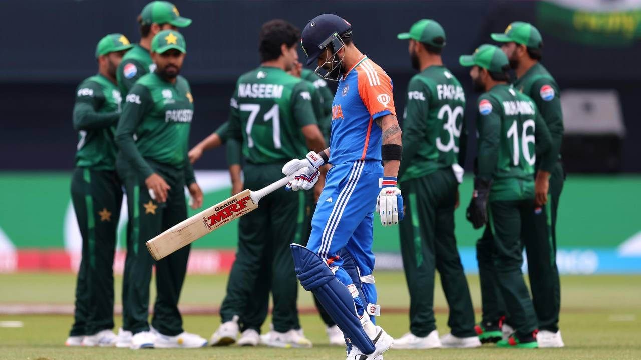 टी20 वर्ल्डकप स्पर्धेत पाकिस्तानविरुद्धच्या सामन्यात भारतीय संघाची कामगिरी सुमार राहिली. भारताला आपली 20 षटकं पूर्ण खेळता आली नाही. भारतीय संघाने 19 षटकात सर्वबाद 119 धावा केल्या आणि 120 धावांचं आव्हान दिलं. 