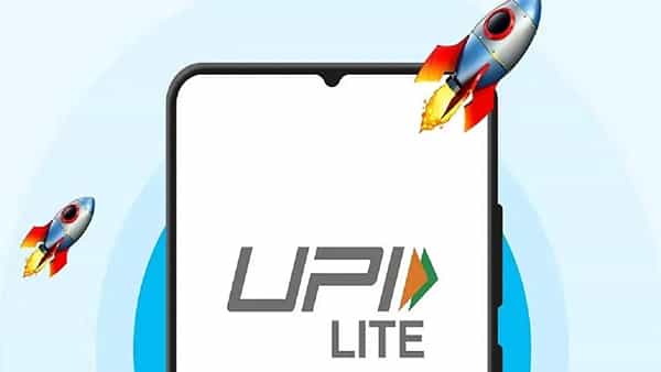 सध्या युपीआयचे युग आहे. स्कॅन करा आणि पैसा पाठविण्याचा झटपट जमाना आहे. पण पैसा पाठविताना काही गोष्टींची काळजी घेतली नाही तर आर्थिक फटका बसू शकतो.