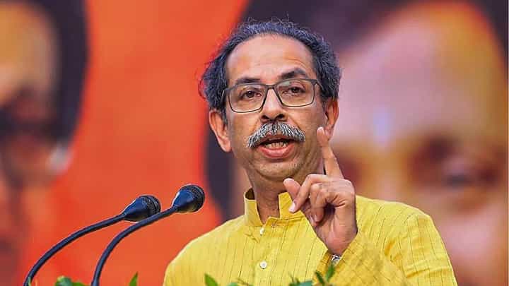 पुढील चर्चा लिफ्टमध्येच... देवेंद्र फडणवीसांसोबतच्या एकत्र प्रवासानंतर उद्धव ठाकरे असं का म्हणाले? पुढील चर्चा लिफ्टमध्येच... देवेंद्र फडणवीसांसोबतच्या एकत्र प्रवासानंतर उद्धव ठाकरे असं का म्हणाले?