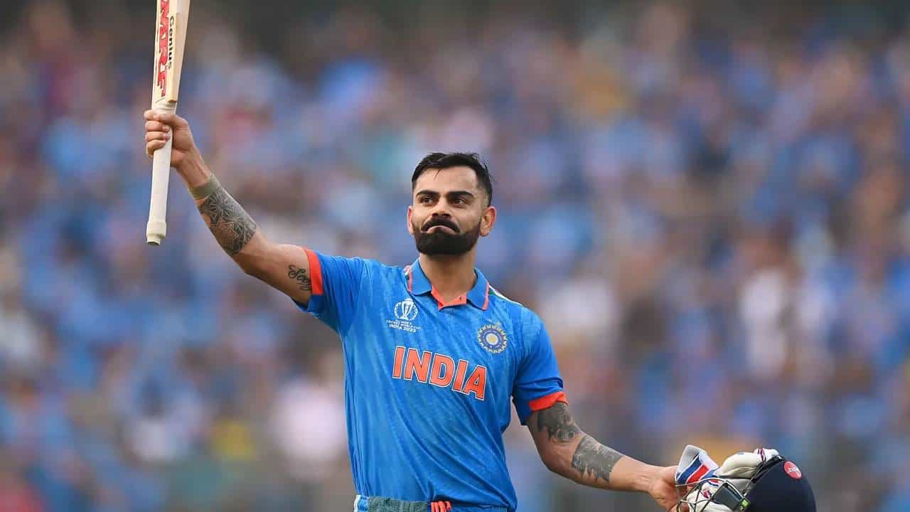 टी-२० वर्ल्ड कपध्ये सर्वाधिक धावा करण्याचा विक्रम विराट कोहली याच्या नावावर आहे. २०१४ साली झालेल्या वर्ल्ड कपमध्ये कोहलीने ६ सामन्यात ३१९ धावा केल्या होत्या. या यादीमध्ये कोहली पहिल्या स्थानावर आहे.
