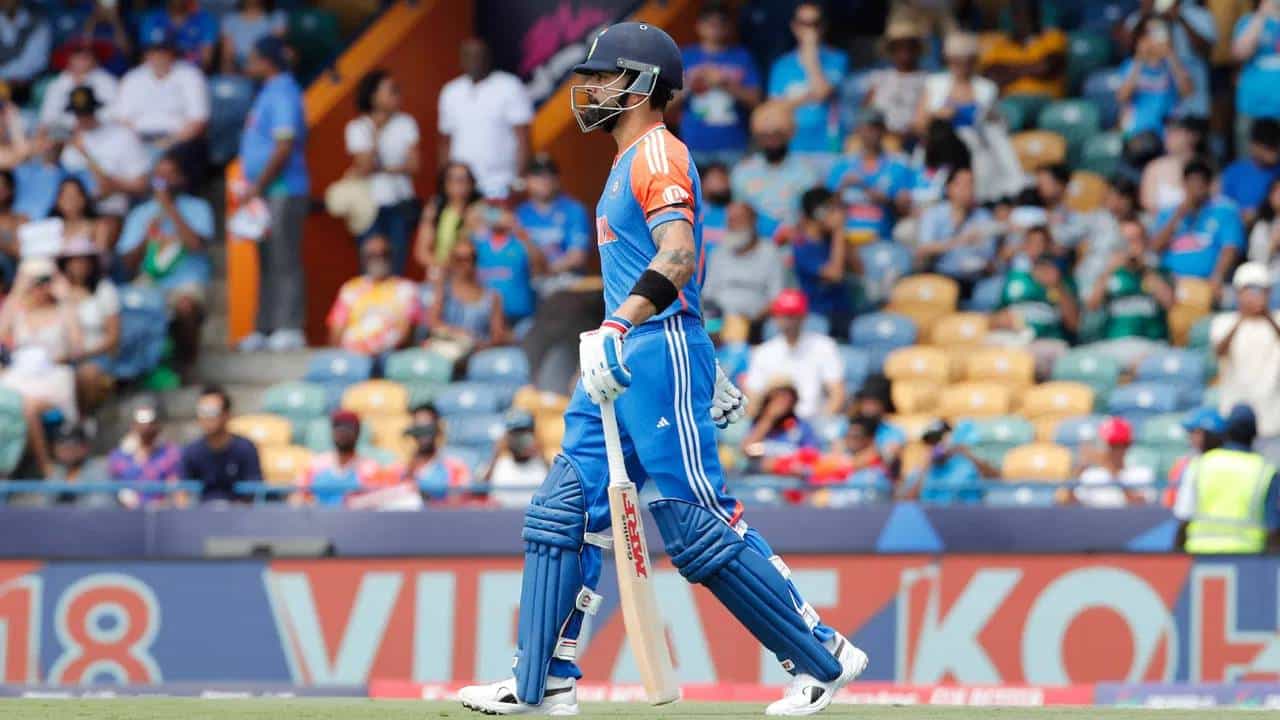 टी20 वर्ल्डकप स्पर्धेतील सुपर 8 फेरीत अफगाणिस्तान विरूद्धच्या सामन्यात विराट कोहलीने 24 धावांची खेळी केली. या खेळीसह विराट कोहलीने एक मोठा विक्रम आपल्या नावावर केला आहे. तसेच रोहित शर्मा स्वस्तात बाद झाल्याने फायदाही झाला आहे.