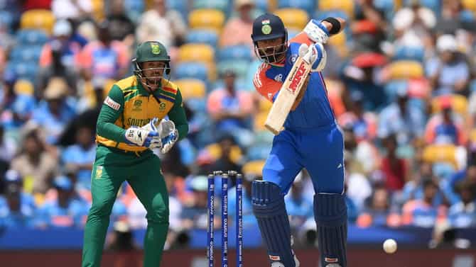 IND vs SA Final : दहा षटकं खेळत विराट कोहलीची अर्धशतकी खेळी, स्ट्राईक रेटने चाहते नाराज