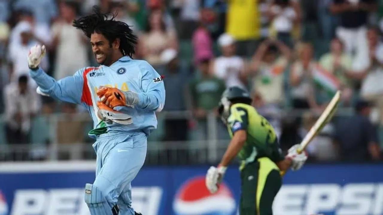 2007 च्या टी20 वर्ल्डकप स्पर्धेत भारताने नाणेफेक जिंकली होती. या सामन्यात प्रथम फलंदाजी करत 20 षटकात 5 गडी गमवून 157 धावा केल्या. पाकिस्तानचा डाव 152 धावांवर आटोपला आणि भारताने हा सामना 5 धावांनी जिंकला. 