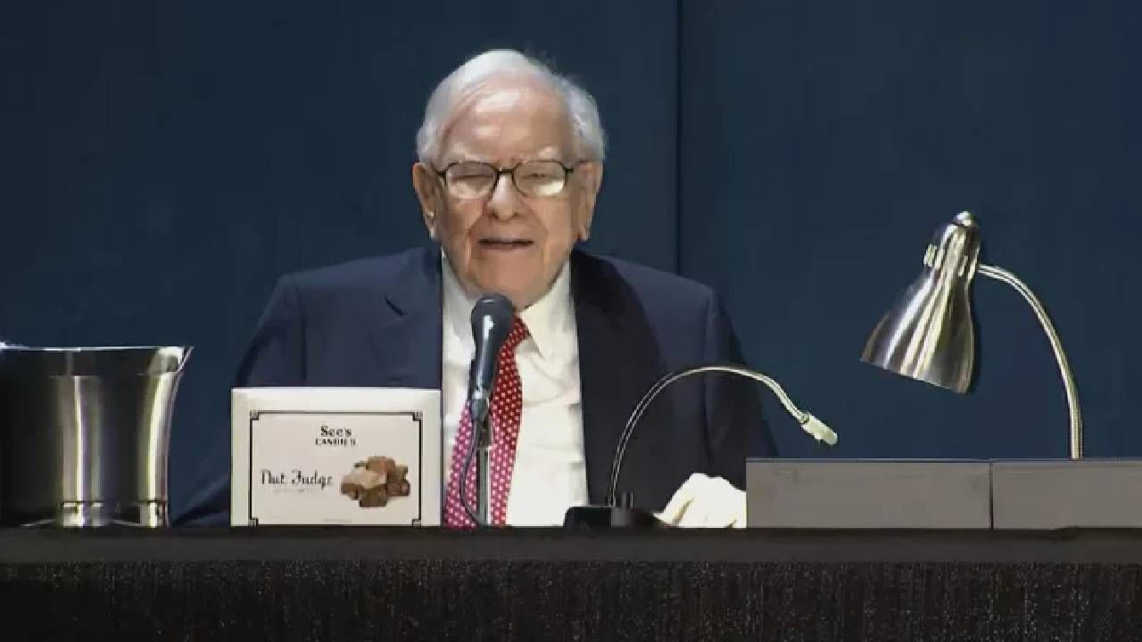 Warren Buffett : कोट्यवधींची संपत्ती आता कुणाची? अब्जाधीश वॉरेन बफे यांनी बदलले मृत्यूपत्र, आता काय केली तरतूद