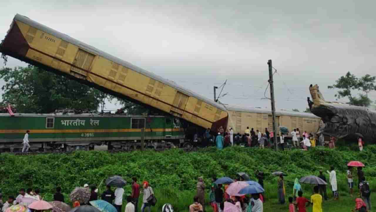 Kanchenjunga Express Accident : पश्चिम बंगालमध्ये रेल्वे अपघात, एक्स्प्रेसला मालगाडीची धडक