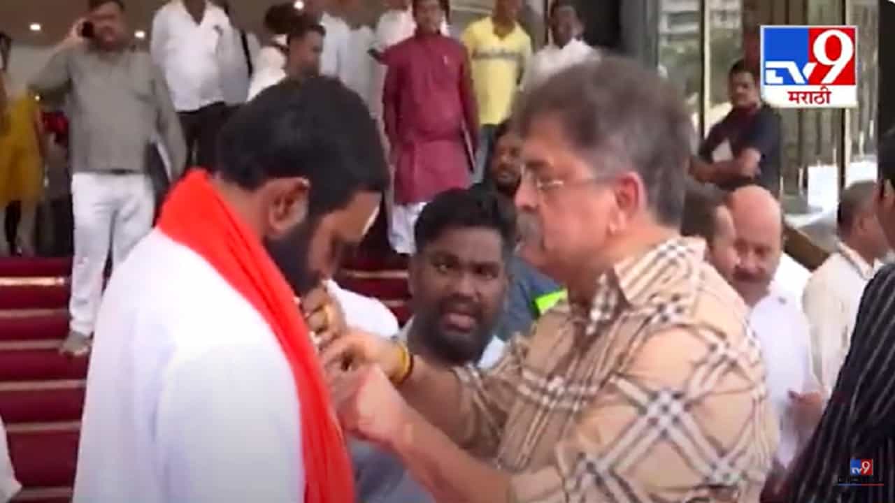 हस्तांदोलन ते हास्य विनोद... विधान भवनाच्या पायऱ्यांवर अचानक भेट?; 'या' दोन नेत्यांच्या भेटीत दडलंय काय?