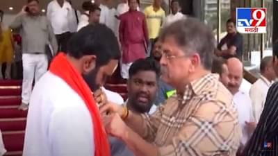 हस्तांदोलन ते हास्य विनोद… विधान भवनाच्या पायऱ्यांवर अचानक भेट?; ‘या’ दोन नेत्यांच्या भेटीत दडलंय काय?