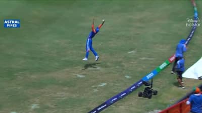 AUS vs IND Video: क्रिकेटच्या इतिहासात असा कॅच पहिलाच नाही, अक्षर पटेलचा जबरदस्त कॅच सामन्याचा टर्निंग पॉइंट