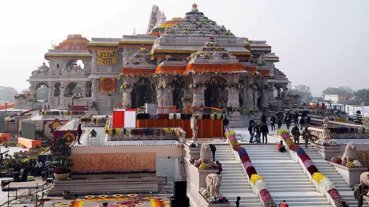 पहिल्याच पावसात अयोध्येच्या राम मंदिराला गळती