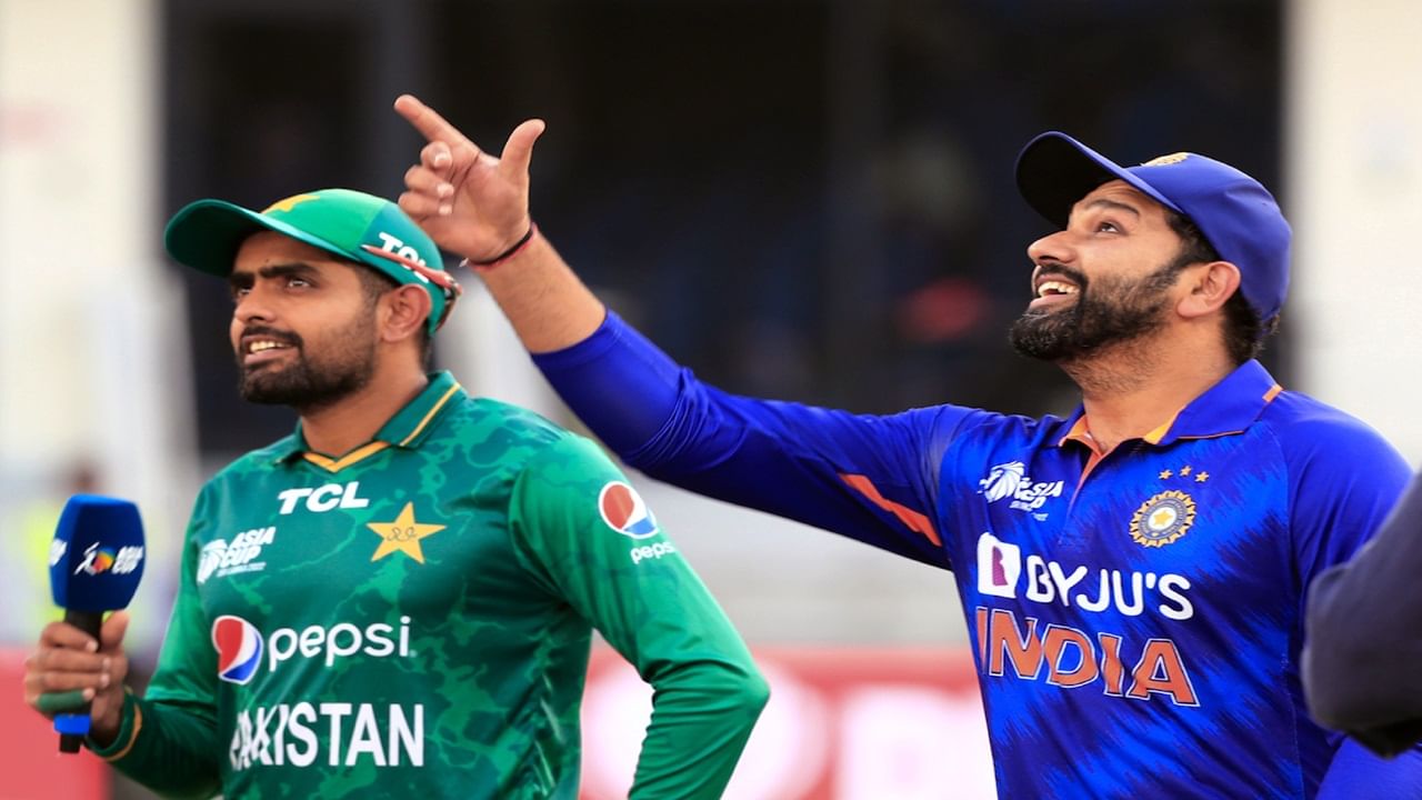 IND vs PAK Toss: पाकिस्तानच्या बाजूने नाणेफेकीचा कौल, टीम इंडिया विरुद्ध बॅटिंग की फिल्डिंग? IND vs PAK Toss: पाकिस्तानच्या बाजूने नाणेफेकीचा कौल, टीम इंडिया विरुद्ध बॅटिंग की फिल्डिंग?