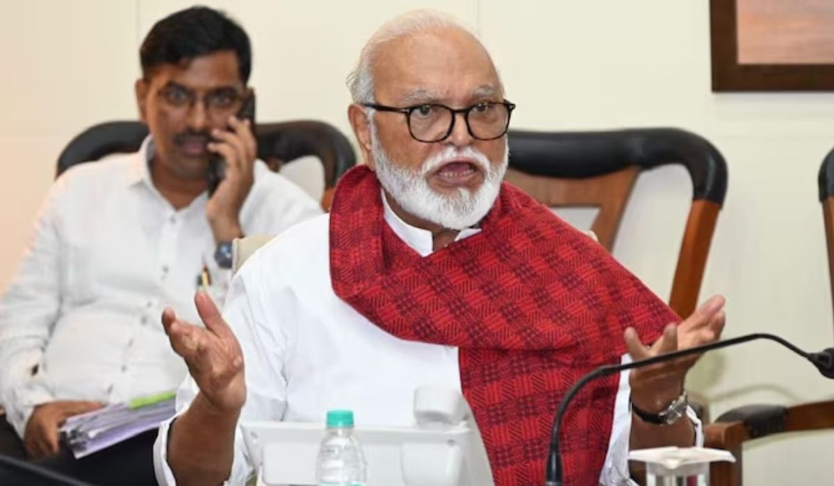सरकारसोबत ओबीसींच्या बैठकीत छगन भुजबळ आक्रमक सरकारसोबत ओबीसींच्या बैठकीत छगन भुजबळ आक्रमक