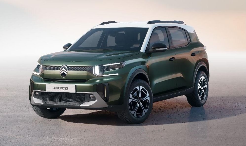 Citroen C3 Aircross : citroen c3 aircross price बेस मॉडेलची किंमत 9.99 लाख रुपये आहे. तर टॉप मॉडेलची किंमत 14.33 लाख आहे. ही कार पाच आणि सात सिटर अशा दोन्ही मॉडेल्समध्ये उपलब्ध आहे. या कारचे मायलेज 17.6 ते 18.5 kmpl इतके आहे. इंजिनाची क्षमता 1199 सीसी आहे. ही फ्रान्सच्या PAS ग्रुप कंपनीची कार आहे. 