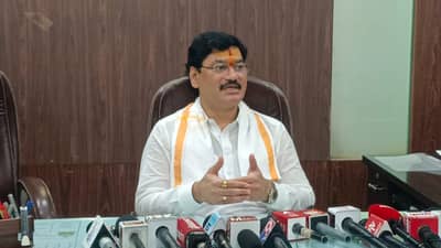 या जिल्ह्यातील 6 लाख शेतकऱ्यांना मिळणार पिकविम्याचे 853 कोटी रुपये, तारीख जाहीर; कृषी मंत्र्याची मोठी घोषणा