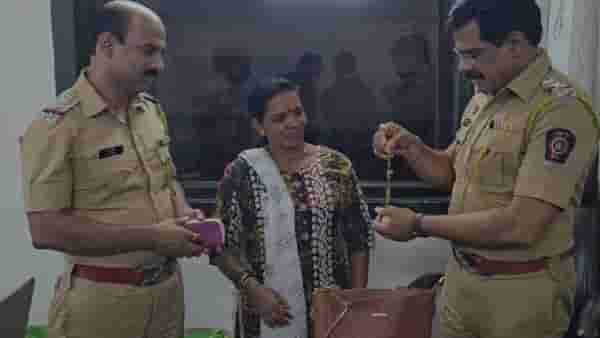 Dombivli : बाईकची फाटकी सीट.. एकाच क्लू वरून शोधले लाखोंचे दागिने अन् रोकड ! डोंबिवली पोलिसांचा कारनामा चर्चेत