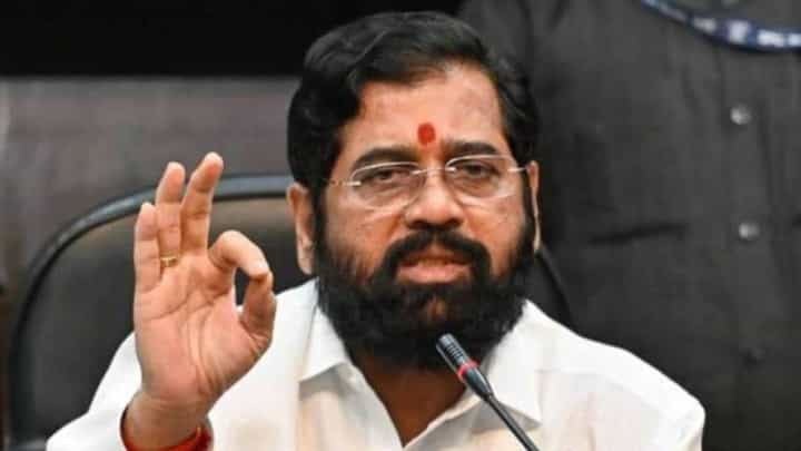 मुख्यमंत्री शिंदे बनले 'बुलडोझर बाबा'; यूपीप्रमाणे महाराष्ट्रातही अनधिकृत बार आणि पबवर बुलडोझर मुख्यमंत्री शिंदे बनले 'बुलडोझर बाबा'; यूपीप्रमाणे महाराष्ट्रातही अनधिकृत बार आणि पबवर बुलडोझर