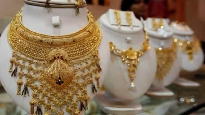 Jalgaon Gold : जळगावच्या सराफा बाजारात सोन्या-चांदीच्या दरात जोरदार घसरण, भाव किती ?