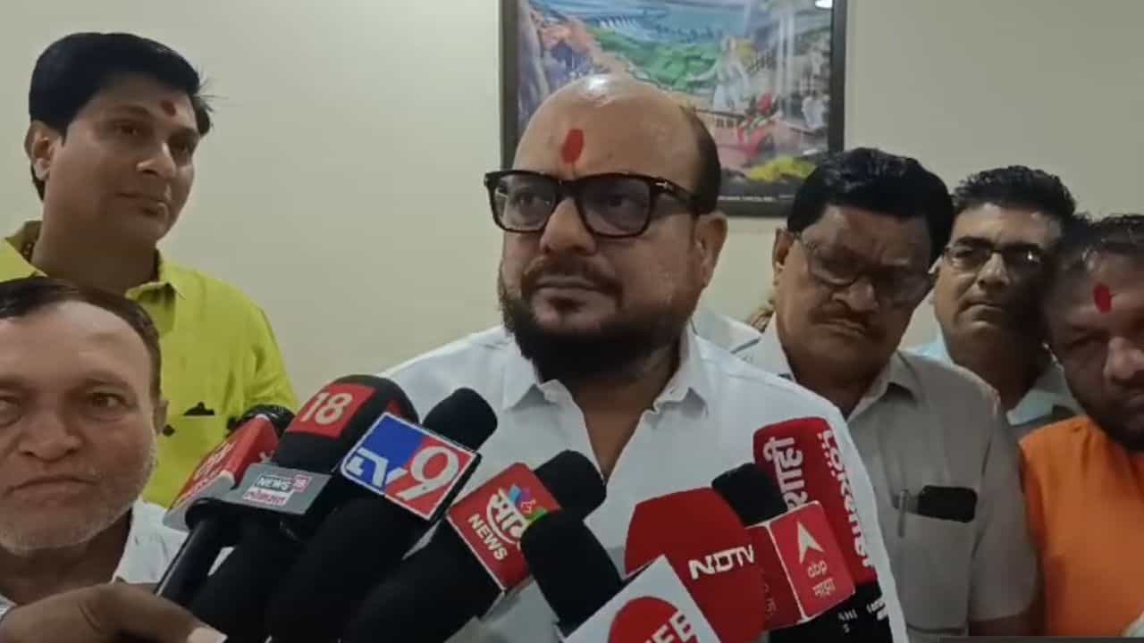 अर्थ खाते हे सर्वात नालायक खाते...मंत्री गुलाबराव पाटील संतापले, एकनाथ खडसेंनी दिले उत्तर