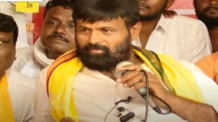 उद्ध्वस्त करणारा तू कोण? भुजबळांच्या 'त्या' टीकेवरून मनोज जरांगे पाटलांना लक्ष्मण हाकेंचा थेट सवाल उद्ध्वस्त करणारा तू कोण? भुजबळांच्या 'त्या' टीकेवरून मनोज जरांगे पाटलांना लक्ष्मण हाकेंचा थेट सवाल