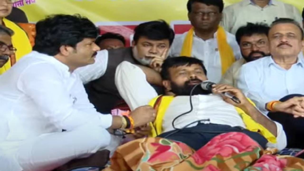 OBC Reservation : लक्ष्मण हाकेंची तब्येत खालवतेय, प्रतिक्रिया उमटण्यास सुरुवात, महाराष्ट्रात कुठे काय घडतय?