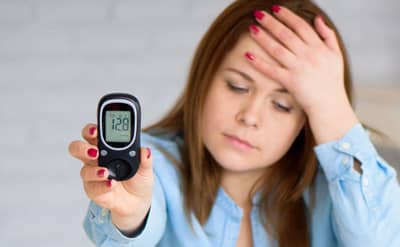 सकाळी सकाळी ही लक्षणे दिसली तर समजून जा ब्लड शुगर लेव्हल झालीय डाऊन