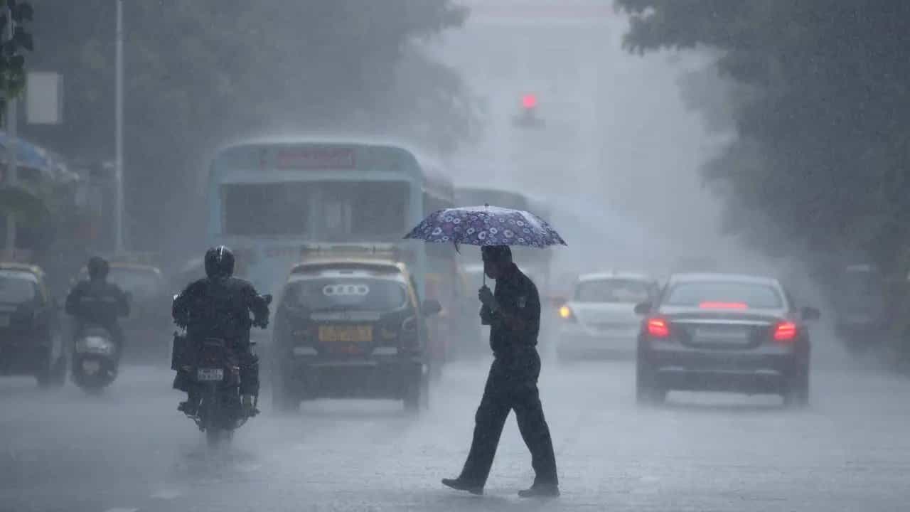 राज्यात पुढील चार दिवस मुसळधार पावसाची शक्यता, 'या' जिल्ह्यांना ऑरेंज अलर्ट