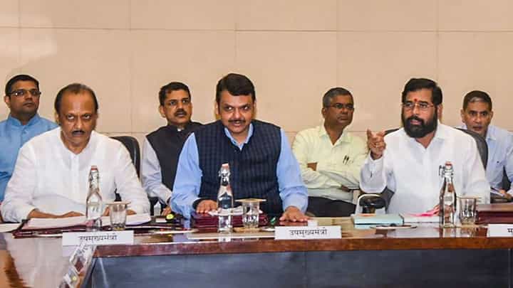 महायुतीत आता 'निधी' नाट्य; निधी देण्यावरून मंत्रिमंडळ बैठकीत अजित दादांची नाराजी? महायुतीत आता 'निधी' नाट्य; निधी देण्यावरून मंत्रिमंडळ बैठकीत अजित दादांची नाराजी?