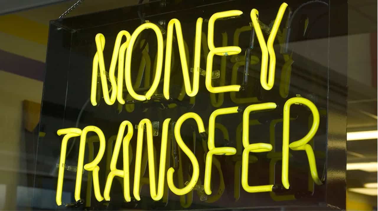 यंदा भारतीयांना तब्बल इतक्या कोटींची मनीऑर्डर आली, आकडा ऐकून हैराण व्हाल