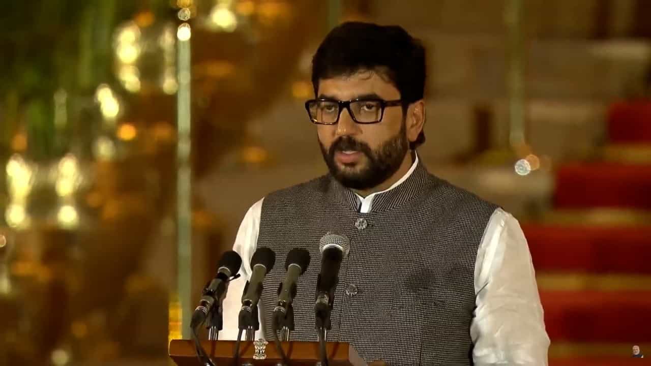 पहिल्याच डावात मुरलीधर मोहोळ केंद्रिय मंत्री, घेतली पदाची शपथ