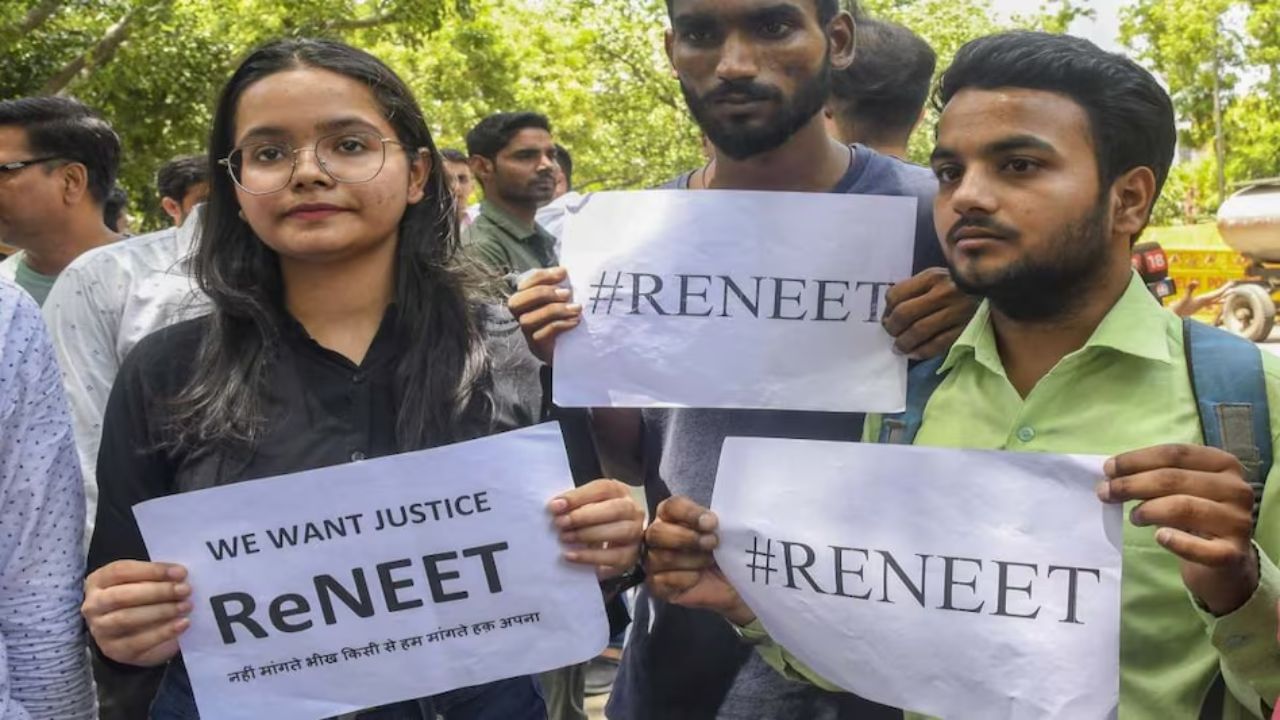 NEET UG 2024: नीट याचिकेवर सर्वोच्च न्यायालय कठोर, सरकारला सुनावले खडे बोल, कोर्ट रुममध्ये काय घडले... NEET UG 2024: नीट याचिकेवर सर्वोच्च न्यायालय कठोर, सरकारला सुनावले खडे बोल, कोर्ट रुममध्ये काय घडले...