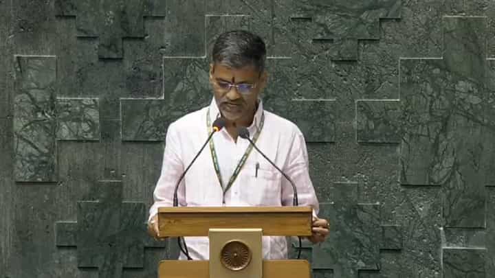 सुजय विखेंच्या आव्हानाला निलेश लंकेंचं जशास तसं उत्तर, थेट घेतली इंग्रजीतून शपथ सुजय विखेंच्या आव्हानाला निलेश लंकेंचं जशास तसं उत्तर, थेट घेतली इंग्रजीतून शपथ