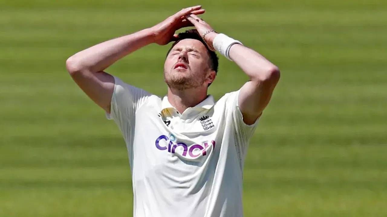 Video : इंग्लंडचा ऑली रॉबिनसन गोलंदाजी करणंच विसरून गेला, एका षटकात दिल्या 43 धावा Video : इंग्लंडचा ऑली रॉबिनसन गोलंदाजी करणंच विसरून गेला, एका षटकात दिल्या 43 धावा