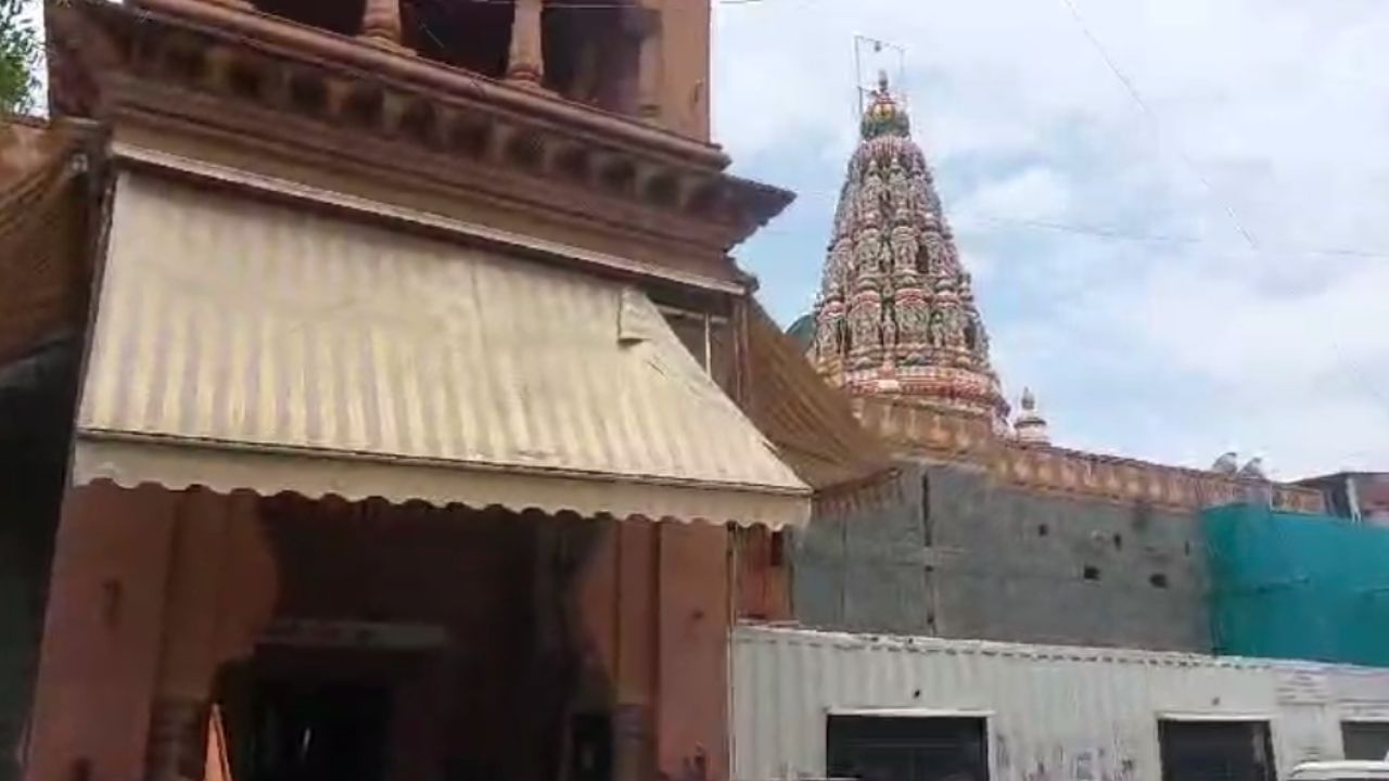 मंदिराच्या सुरक्षेसाठी वर्षाकाठी लाखो रुपये शासन व मंदिर समिती खर्च करीत आहे. परंतु या मंदिराची सुरक्षा व्यवस्था पूर्णपणे" विठ्ठल" भरोसे असल्याचे चित्र आहे.