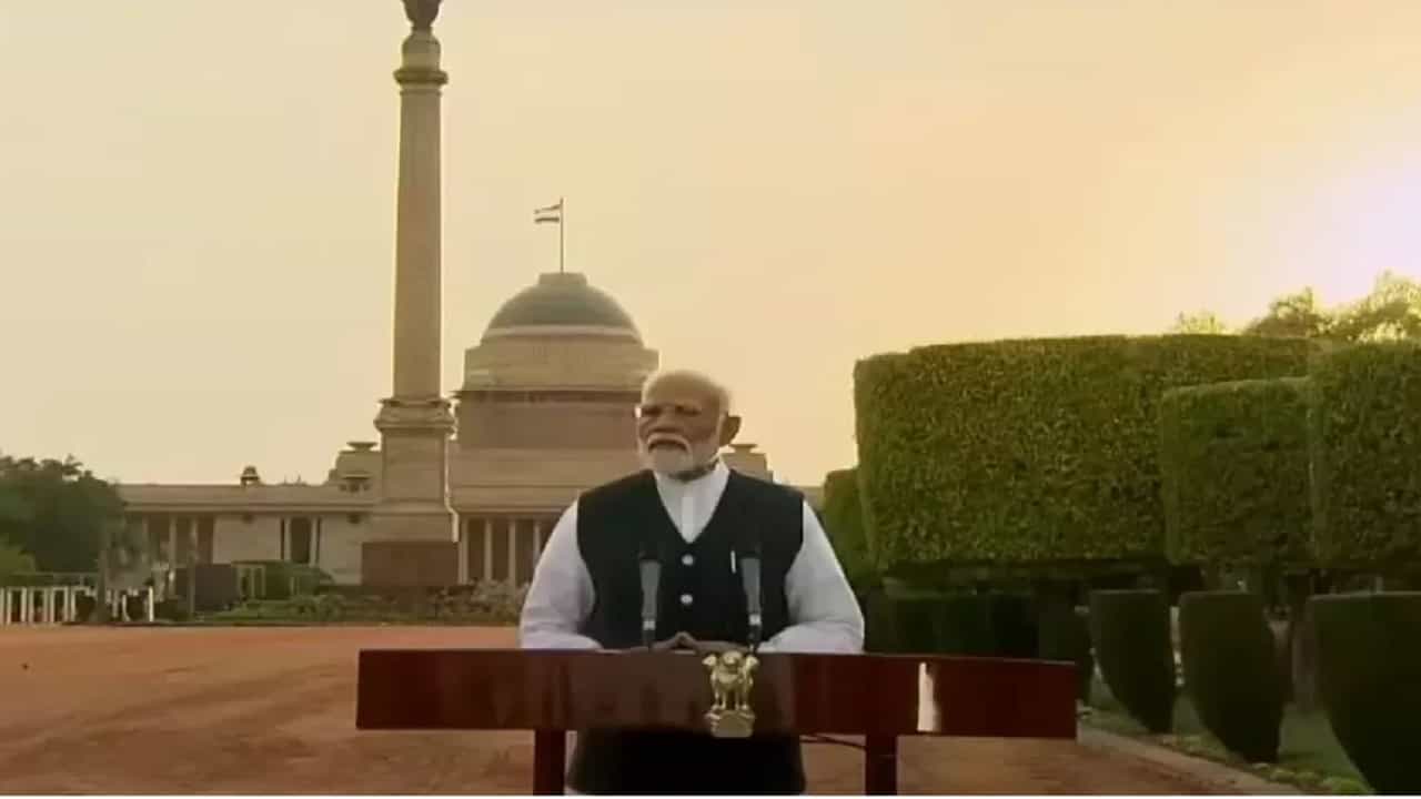 ‘मैं नरेंद्र दामोदरदास मोदी, ईश्वर की...,' प्रचंड टाळ्यांच्या गजरात एनडीएचे तिसऱ्यांदा सत्तारोहण