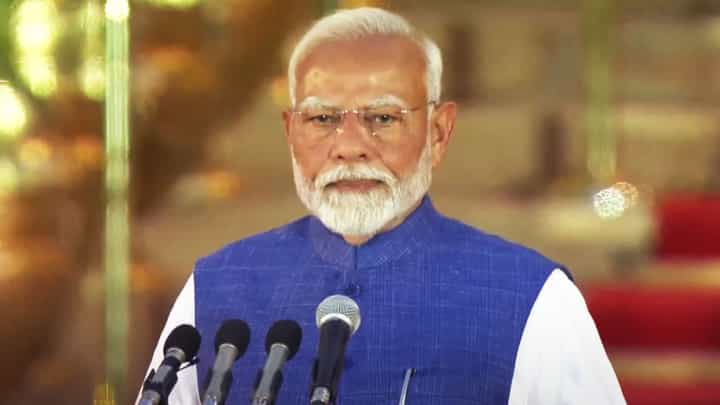 Saamana on Modi Oath as PM : थोडे थांबायला हवे, देशात नकारात्मक ऊर्जेचे तिसरे पर्व..., 'सामना'तून मोदींच्या शपथविधीवर निशाणा Saamana on Modi Oath as PM : थोडे थांबायला हवे, देशात नकारात्मक ऊर्जेचे तिसरे पर्व..., 'सामना'तून मोदींच्या शपथविधीवर निशाणा