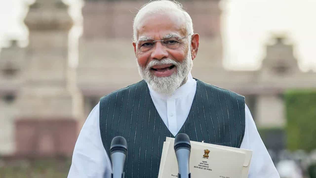 मोदींच्या शपथविधीच्या पार्श्वभूमीवर दिल्लीत कलम 144 लागू, जाणून घ्या सविस्तर माहिती मोदींच्या शपथविधीच्या पार्श्वभूमीवर दिल्लीत कलम 144 लागू, जाणून घ्या सविस्तर माहिती
