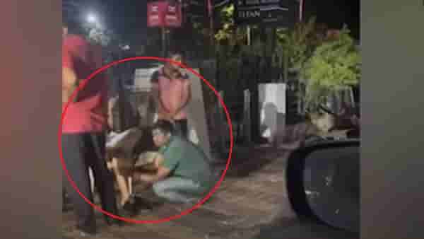 पुण्यात चाललंय काय? पोलीस कर्मचाऱ्याचा अजब प्रताप, पोलिसांनी तरुणाकडून स्वत:चे पाय दाबून घेतले